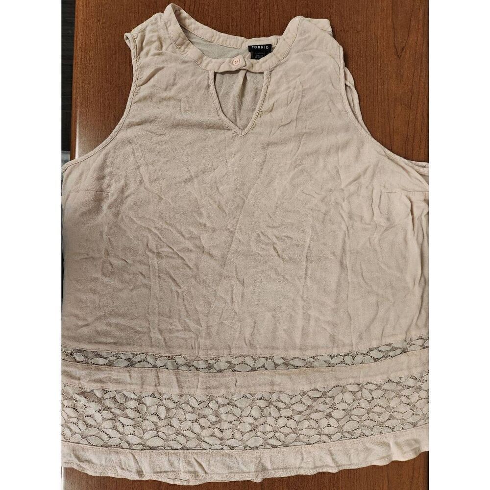 Torrid 4 pale pink sleeveless top with keyhole neckline and lace on the bottom